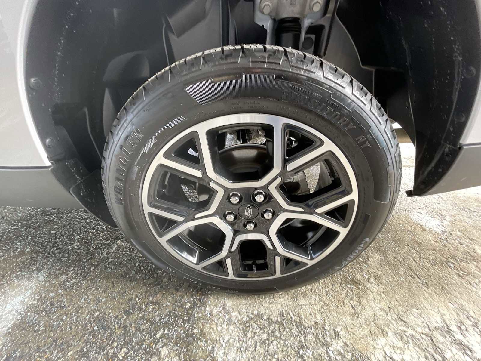 Used 2025 Ford Maverick Lariat w/ 4K Tow Package image 32