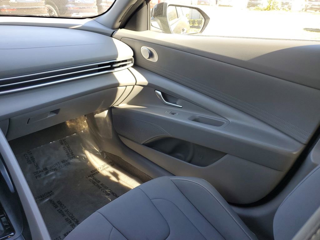 Used 2024 Hyundai Elantra SEL FWD image 10