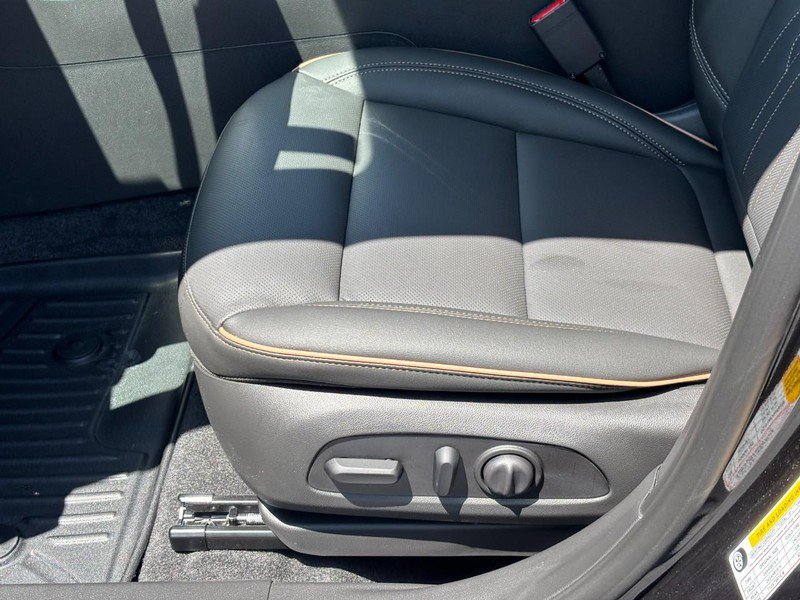 Certified 2025 Buick Envista Avenir FWD image 16