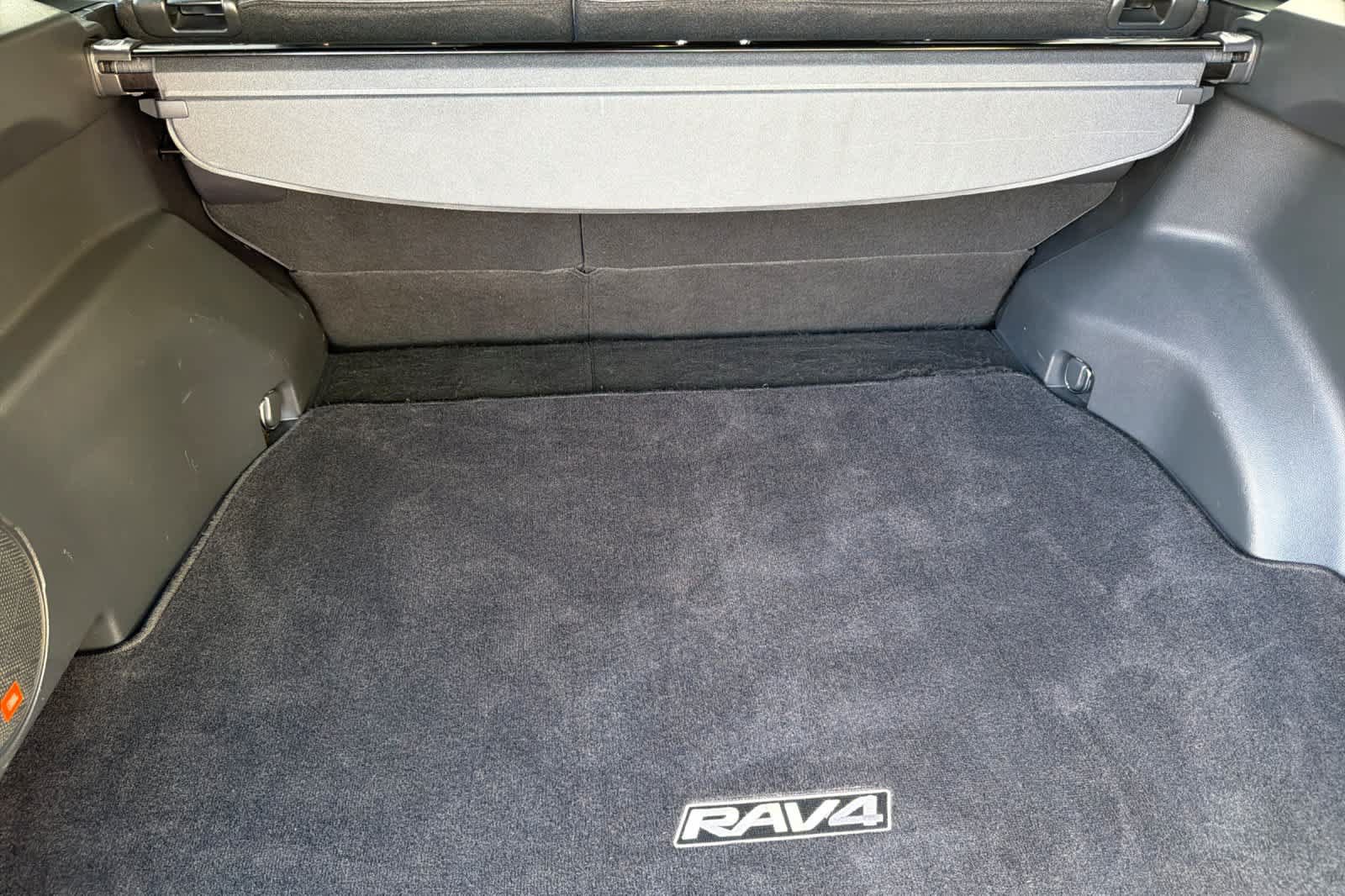 Used 2019 Toyota RAV4 XSE AWD/4WD image 16
