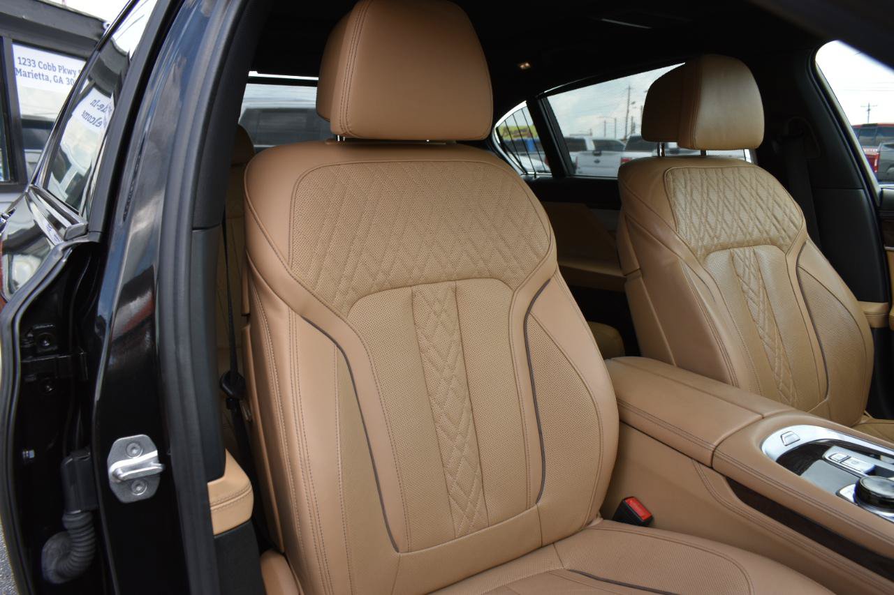 Used 2019 BMW 750i w/ Executive Package RWD image 31