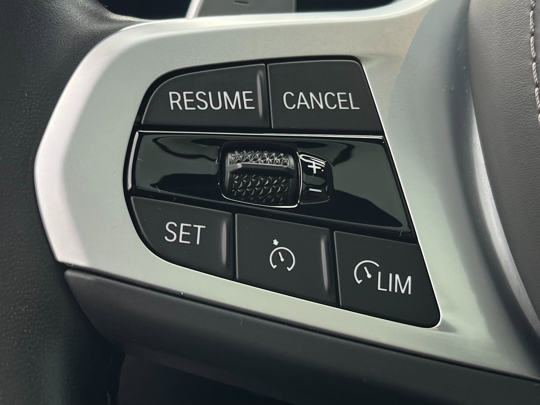 Used 2022 BMW X5 xDrive40i w/ M Sport Package image 35