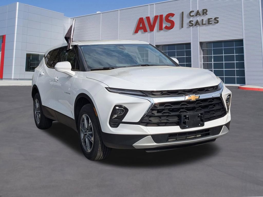 Used 2025 Chevrolet Blazer LT image 3