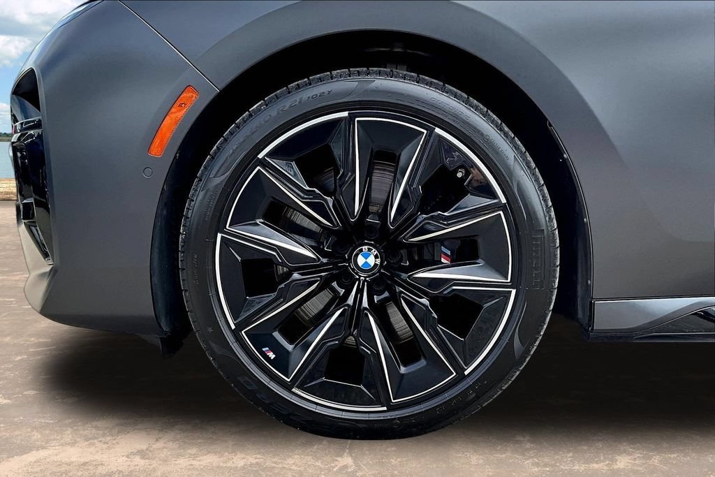Used 2023 BMW 740i w/ Parking Assistance Package RWD image 34