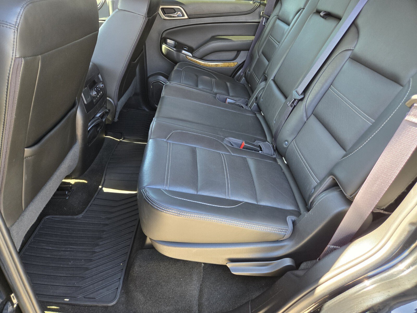 Used 2017 GMC Yukon Denali AWD/4WD image 9