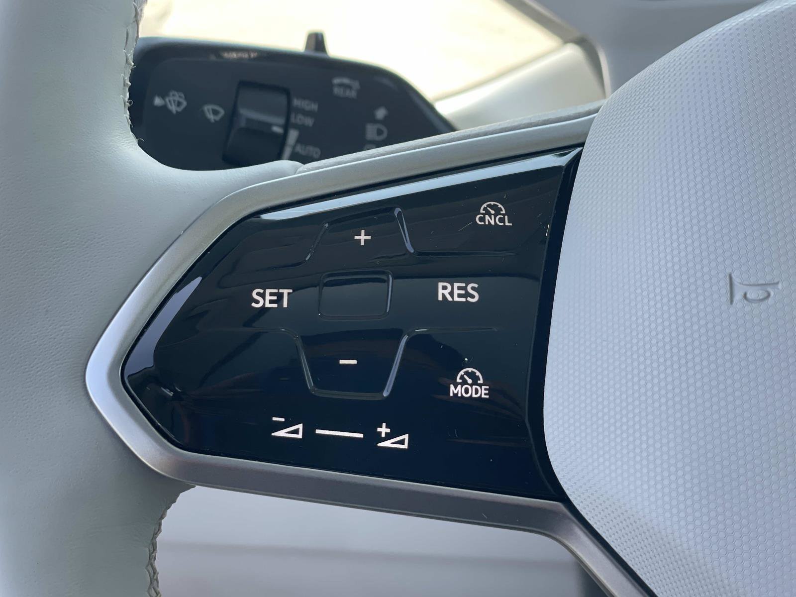 Certified 2025 Volkswagen ID. Buzz 1st Edition RWD image 10