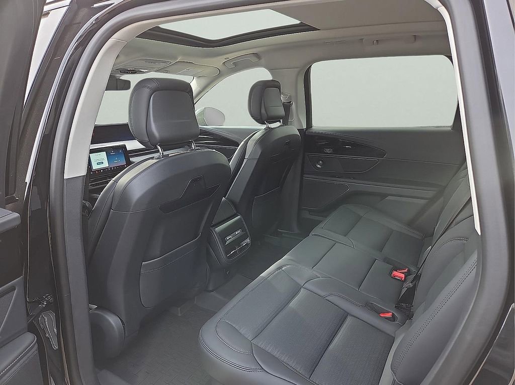 New 2026 Lincoln Nautilus Reserve AWD/4WD image 9