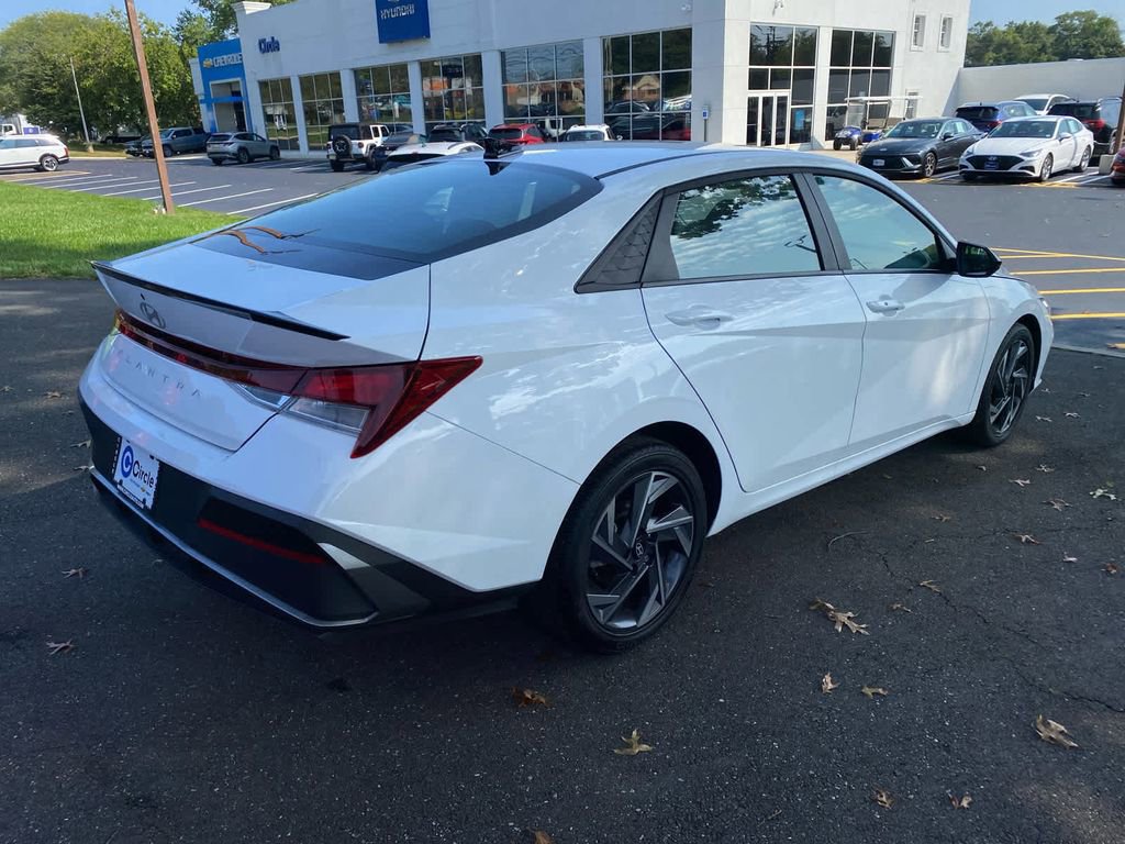 Used 2025 Hyundai Elantra Sport image 4