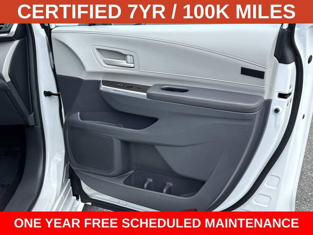 Used 2024 Toyota Sienna LE AWD/4WD image 8