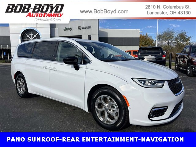 Used 2024 Chrysler Pacifica Limited w/ Uconnect Theater Family Group