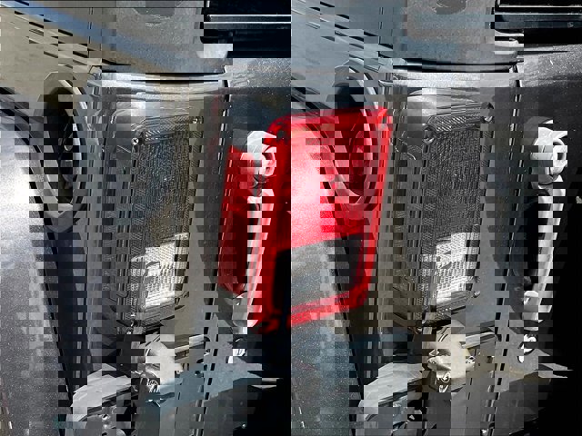 Used 2017 Jeep Wrangler Unlimited Sahara w/ Connectivity Group image 29