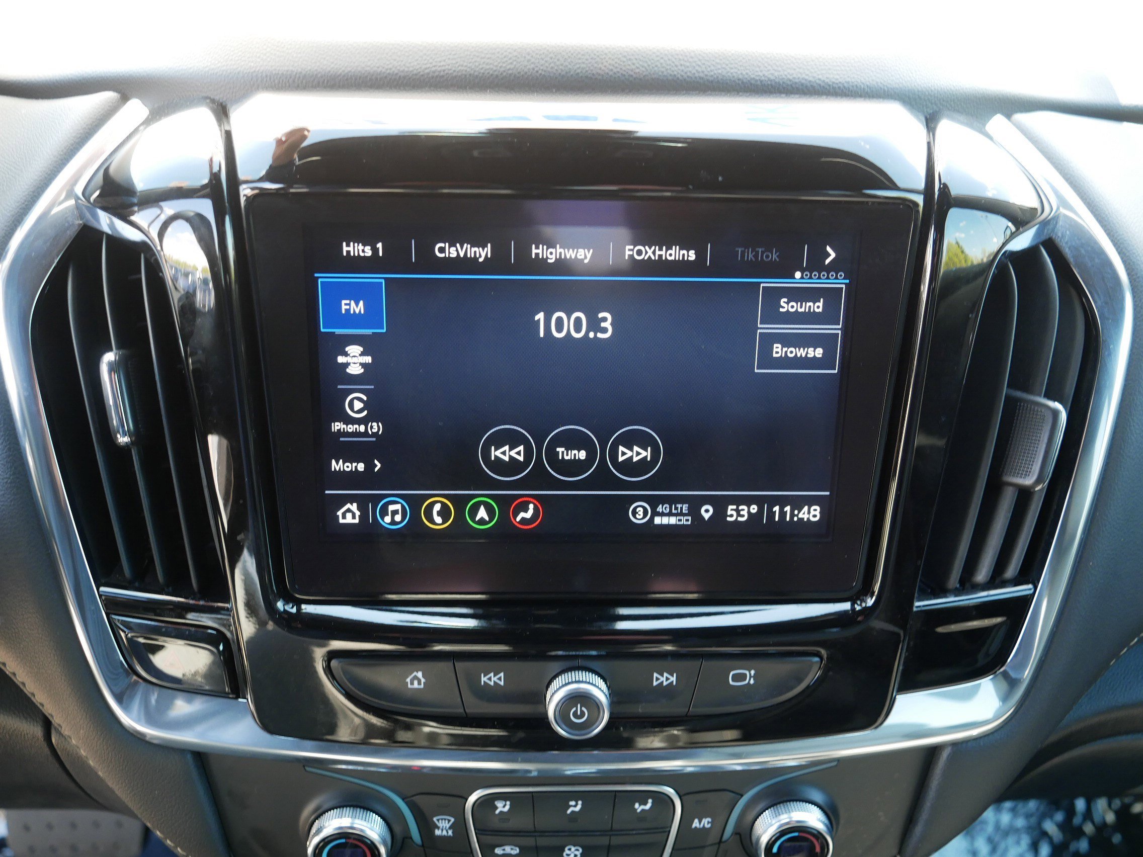 Used 2023 Chevrolet Traverse LT w/ LT Premium Package AWD/4WD image 22
