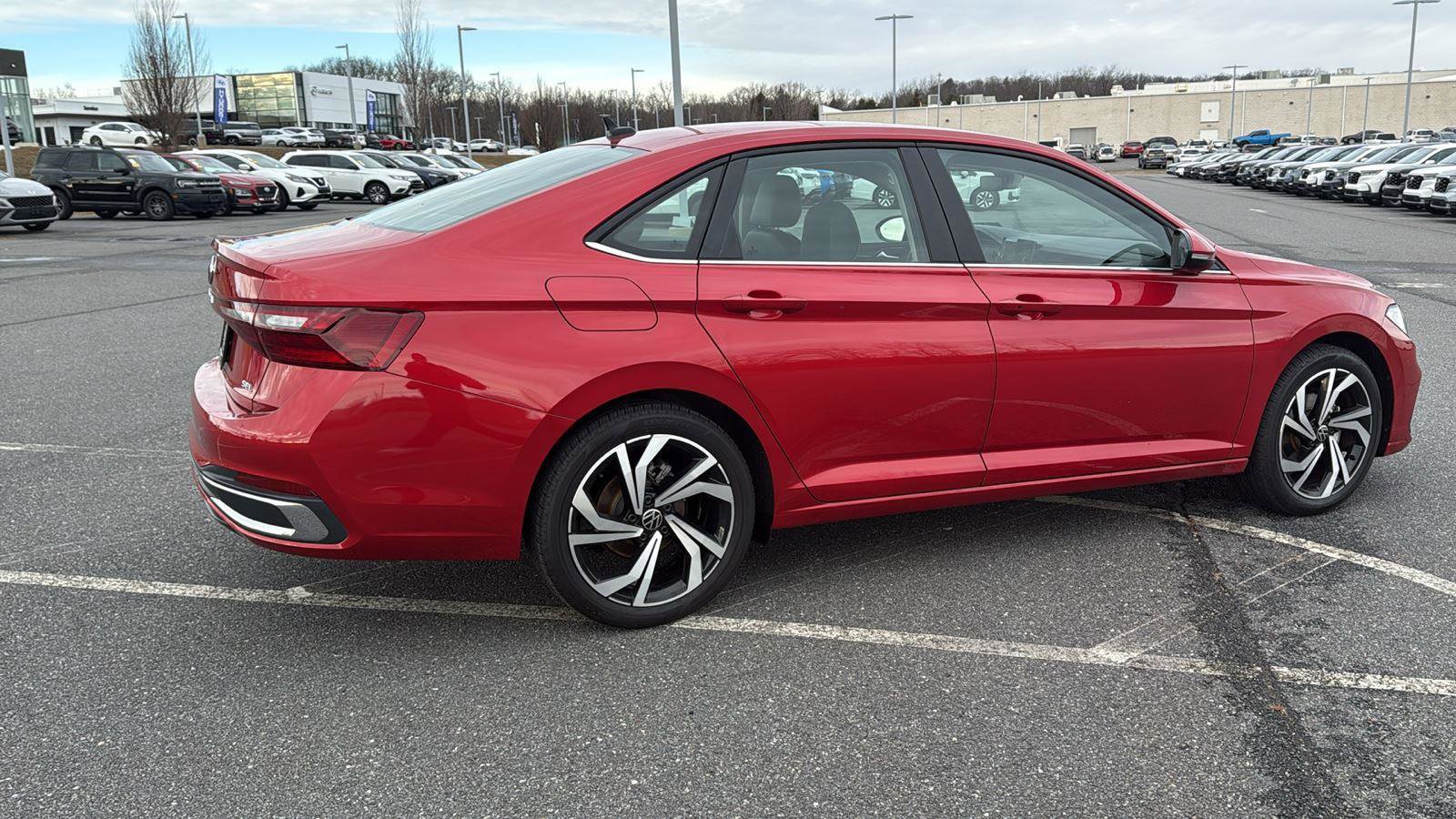 Used 2025 Volkswagen Jetta SEL image 5