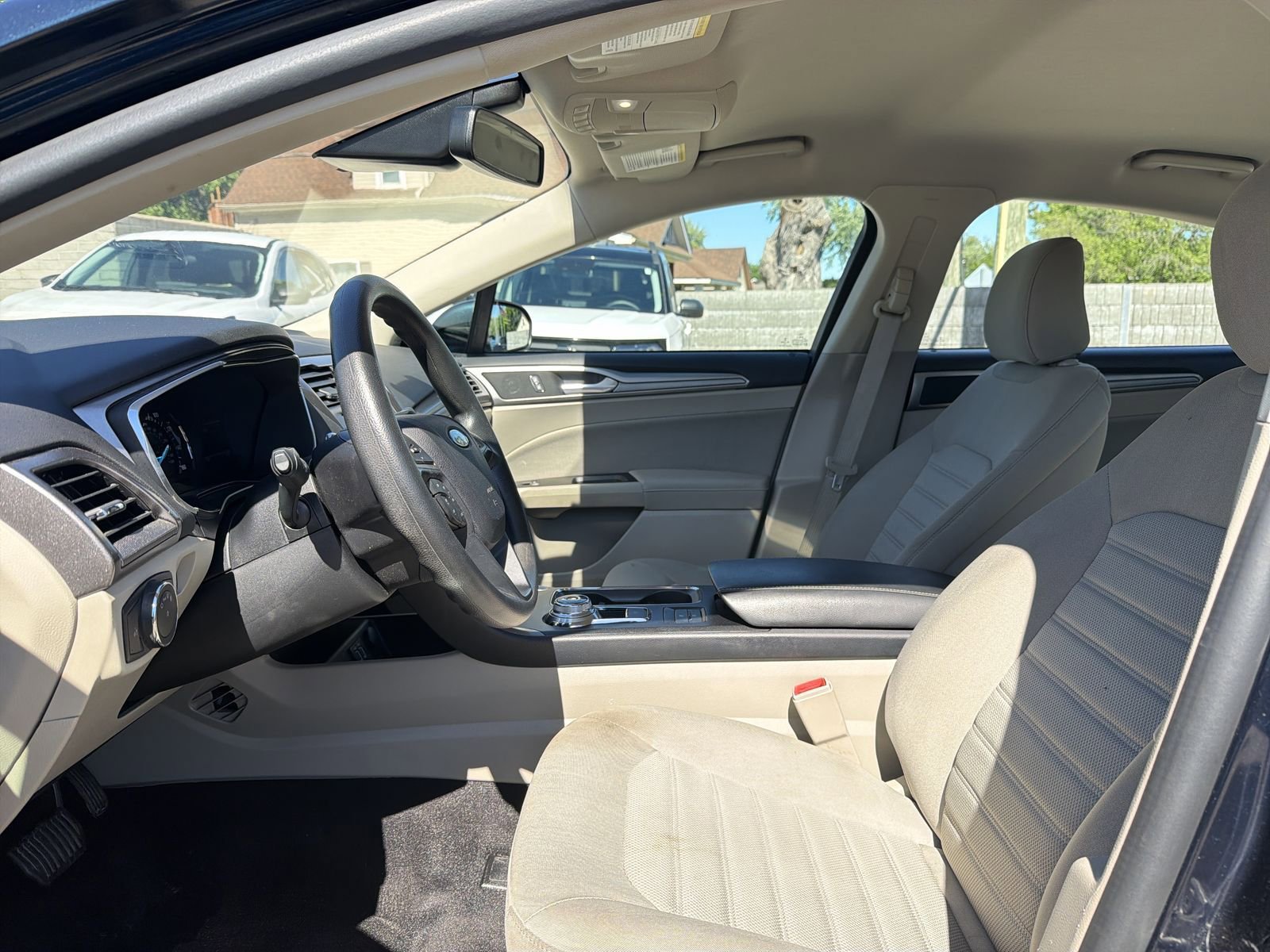 Used 2020 Ford Fusion SE FWD image 13