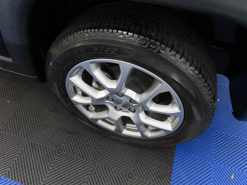 Used 2023 Jeep Compass Latitude AWD/4WD image 7