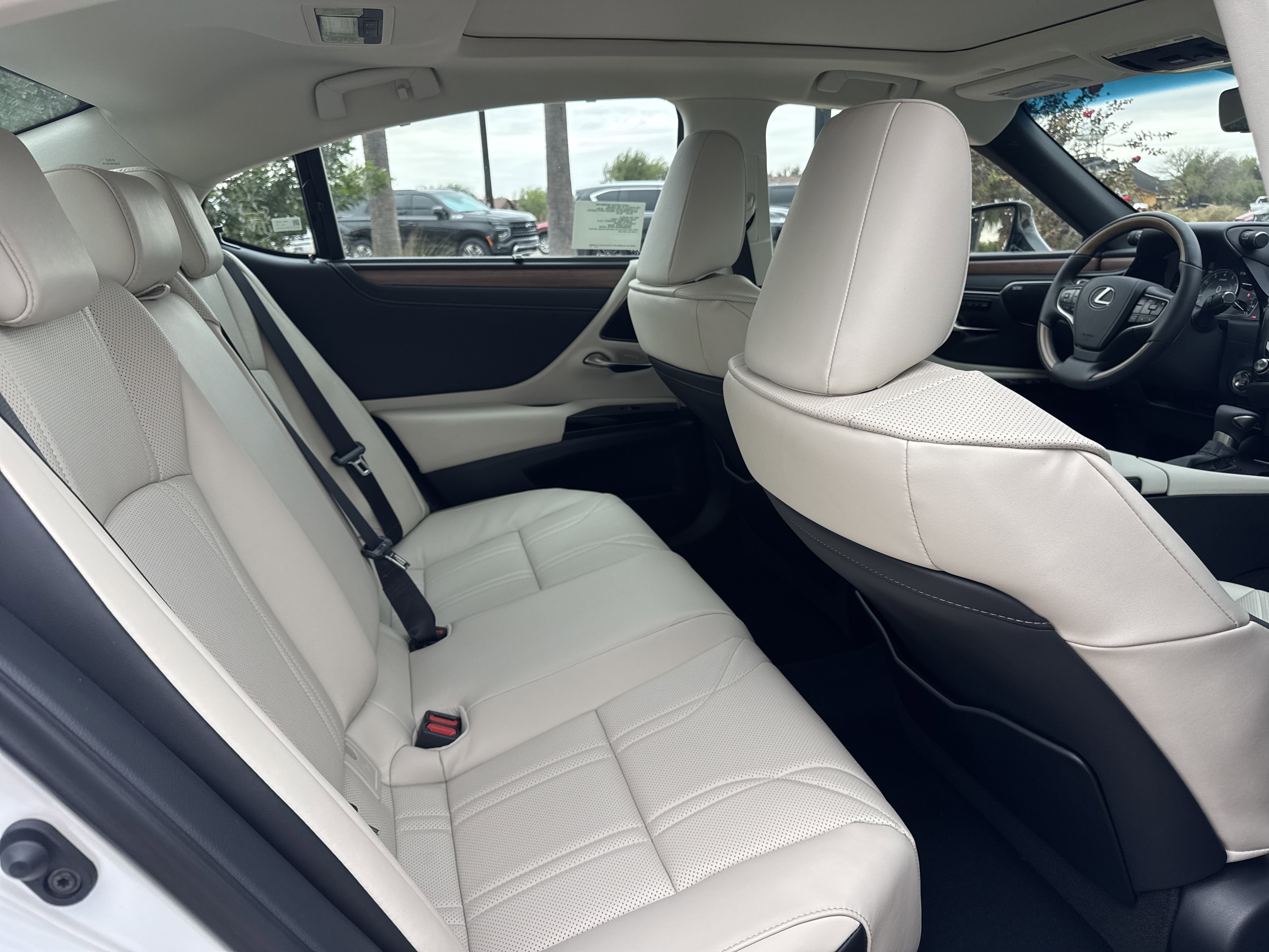 New 2025 Lexus ES 350 Ultra Luxury image 11