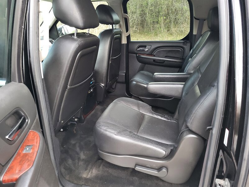 Used 2011 Cadillac Escalade ESV Luxury AWD/4WD image 13