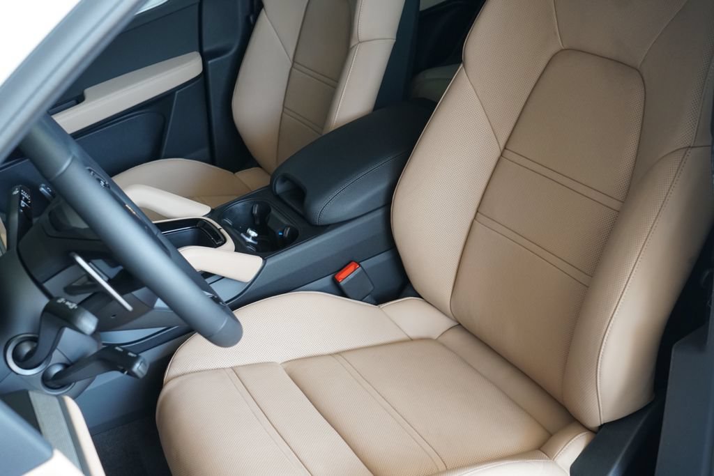 New 2026 Porsche Cayenne Coupe AWD/4WD image 5