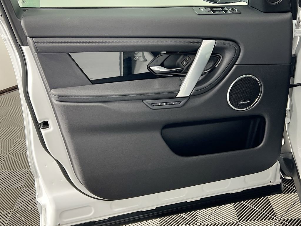 Used 2024 Land Rover Discovery Sport S image 18