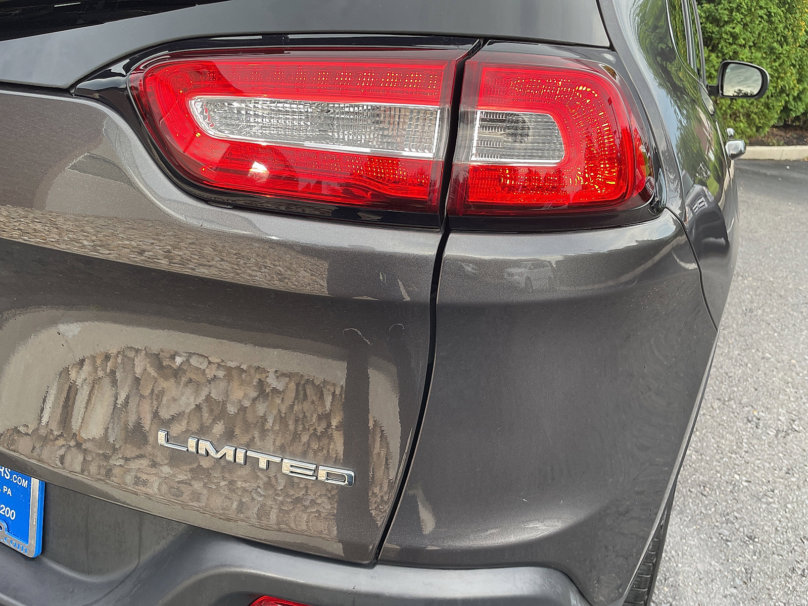 Used 2017 Jeep Cherokee Limited image 21