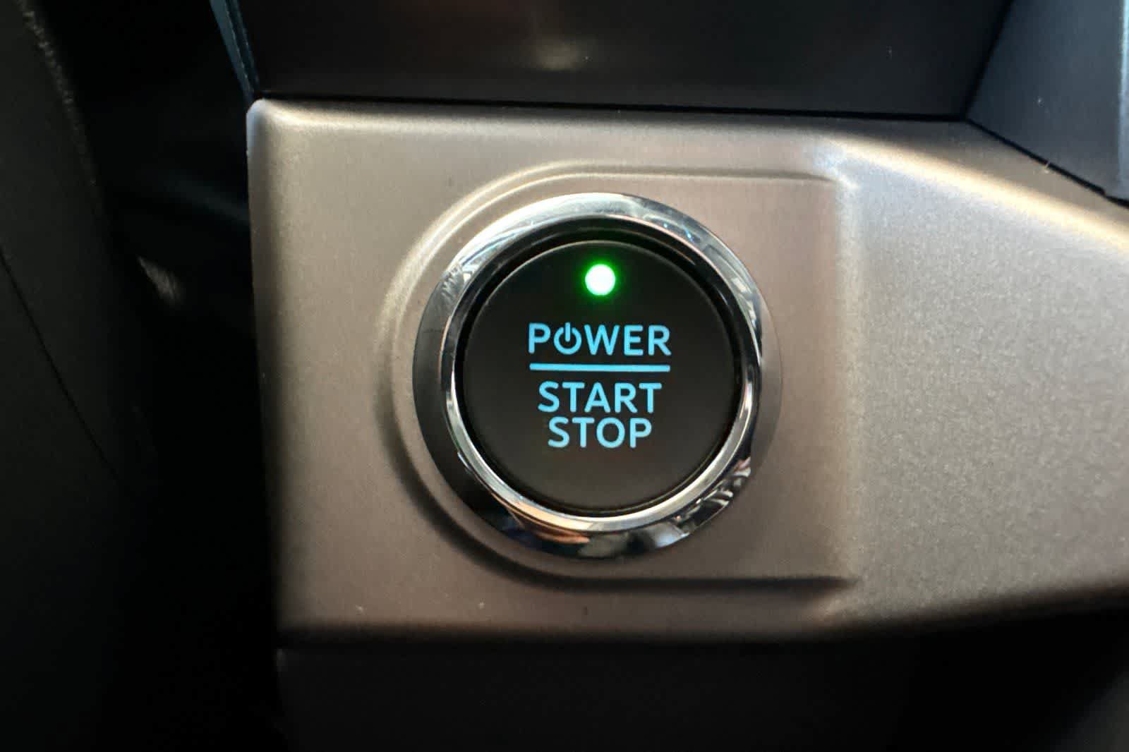 Used 2023 Ford F150 Lightning XLT AWD/4WD image 24