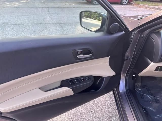 Used 2015 Acura ILX w/ Technology Package FWD image 4