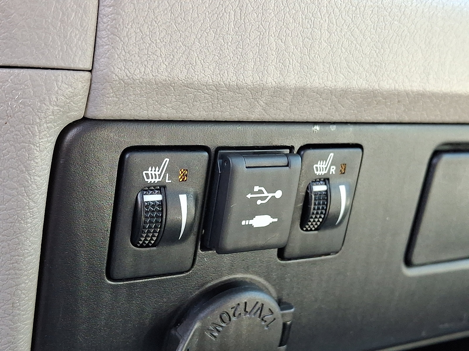 Used 2018 Toyota Sienna XLE w/ XLE Navigation Package FWD image 25