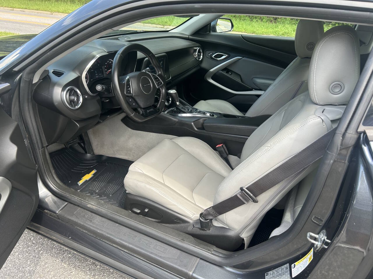 Used 2017 Chevrolet Camaro LT RWD image 24