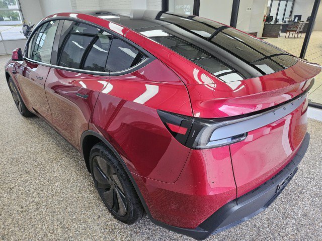 Used 2026 Tesla Model Y 2WD image 4