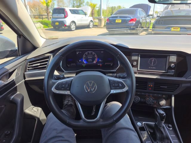 Used 2024 Volkswagen Jetta SE FWD image 45