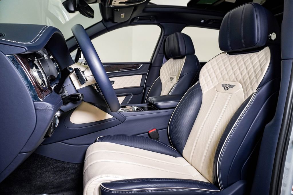 Used 2022 Bentley Bentayga AWD/4WD image 19
