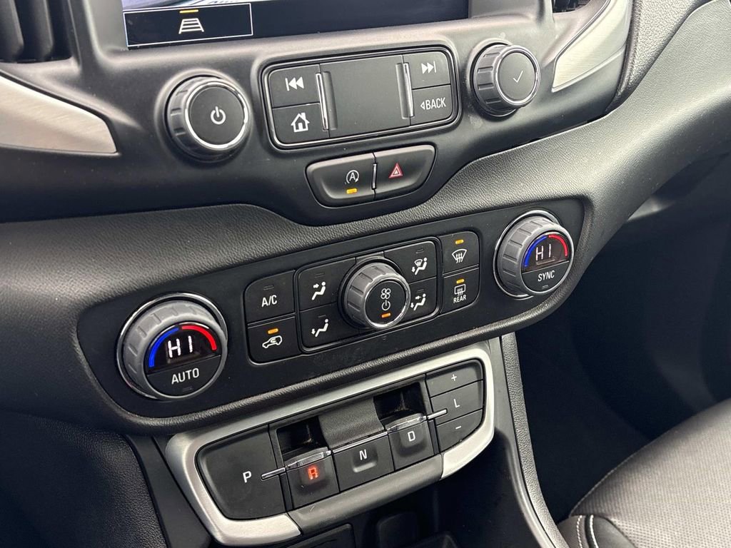 Used 2024 GMC Terrain SLT image 34