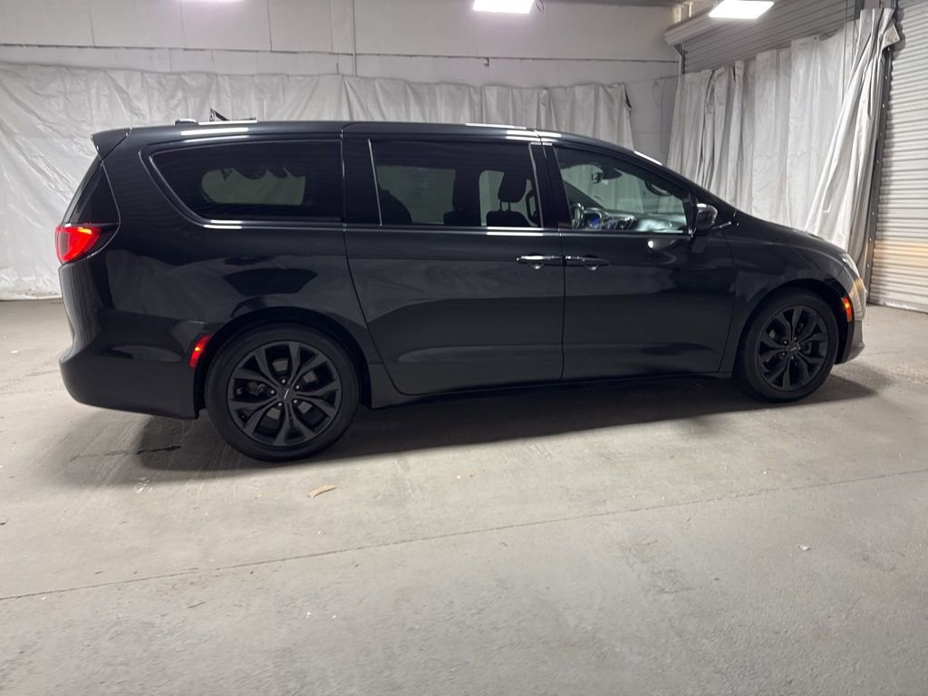 Used 2019 Chrysler Pacifica Touring Plus w/ S Appearance Package image 8
