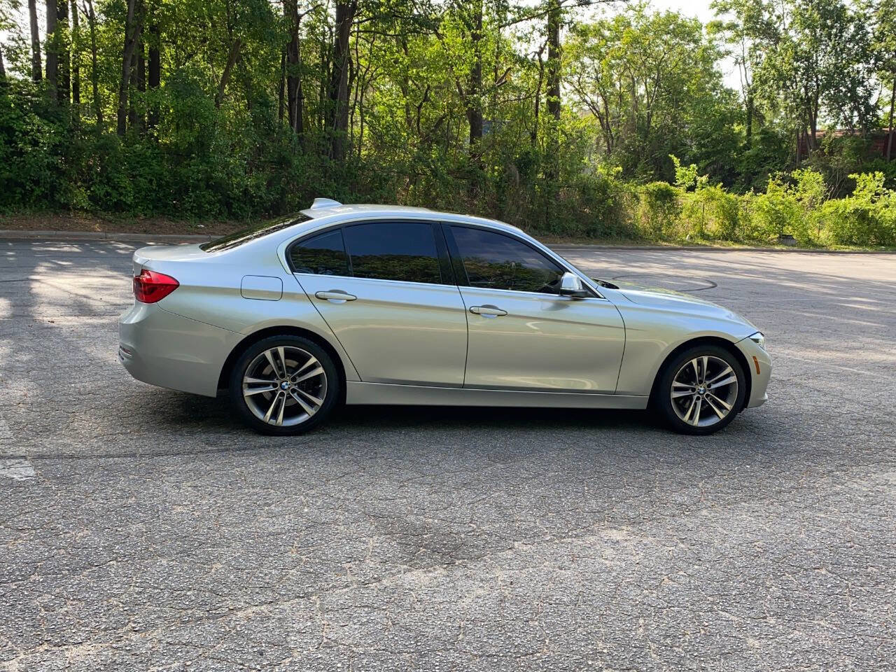 Used 2018 BMW 330i xDrive Sedan AWD/4WD image 4