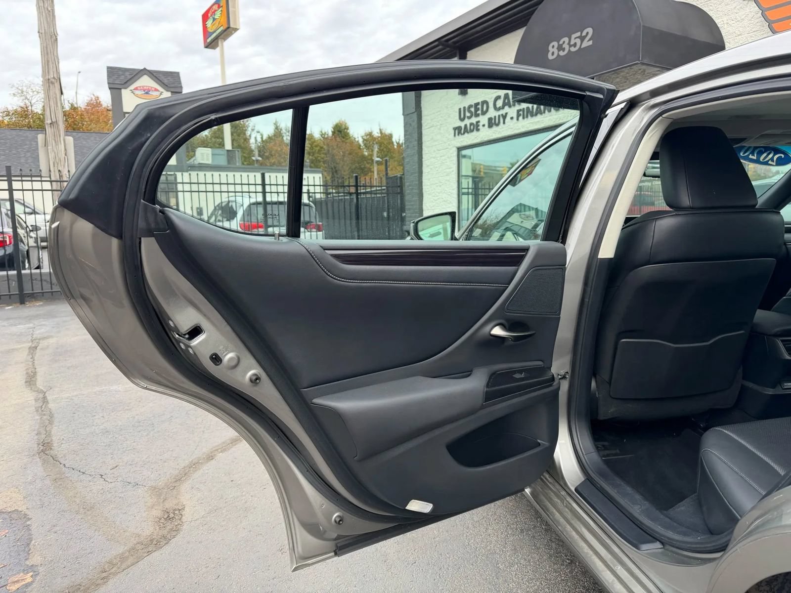 Used 2020 Lexus ES 350 w/ Premium Package FWD image 19