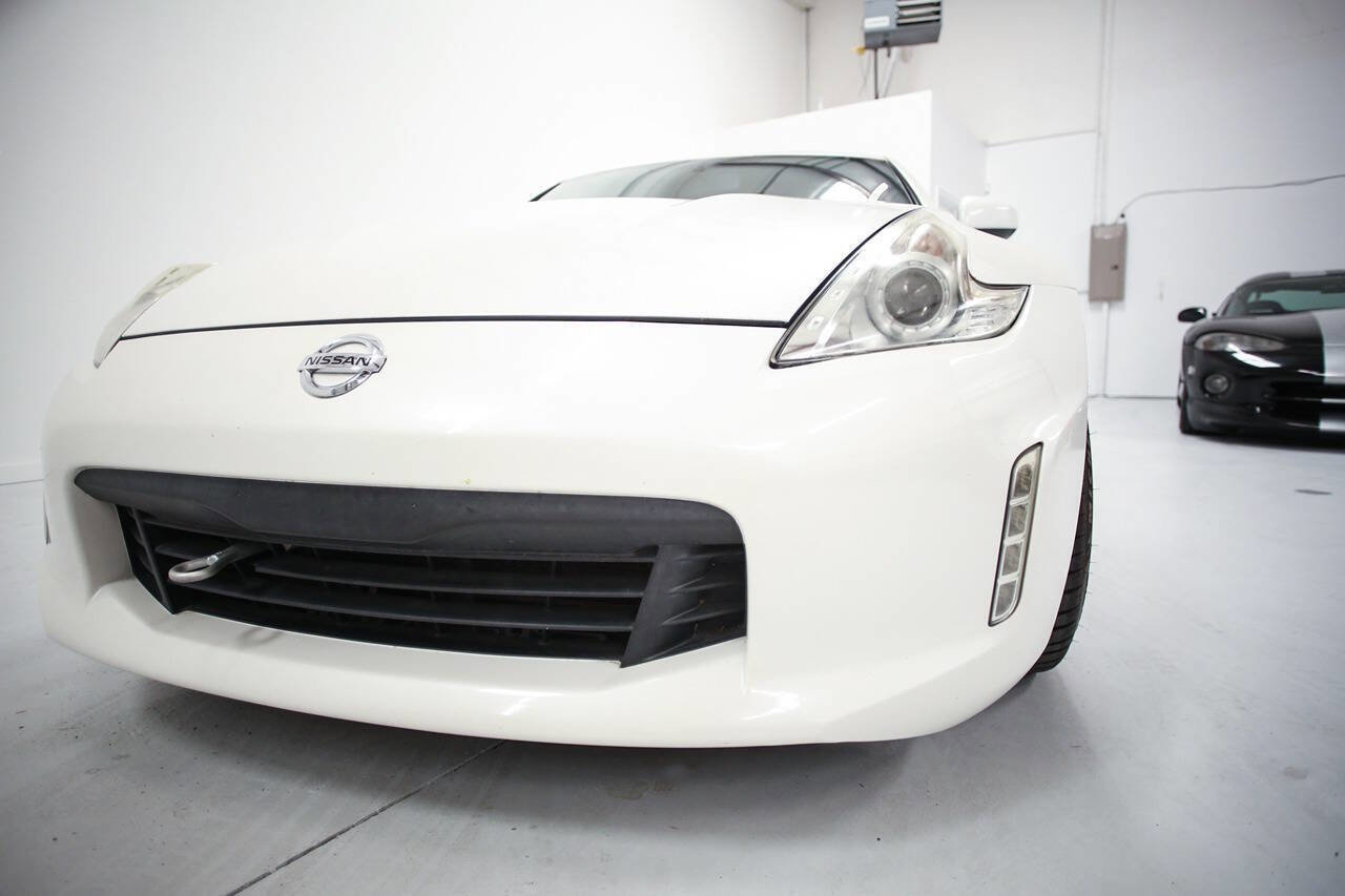 Used 2011 Nissan 370Z Coupe image 12