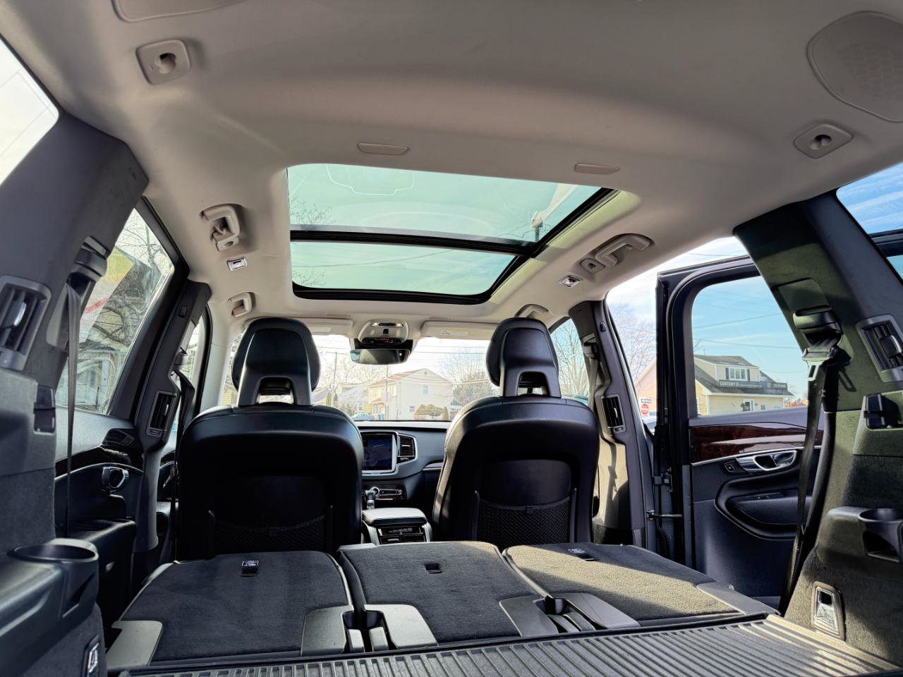 Used 2016 Volvo XC90 T6 Momentum w/ Momentum Plus Package AWD/4WD image 38