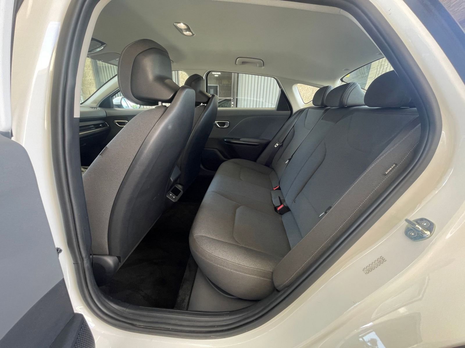 Used 2025 Kia K4 LXS image 27