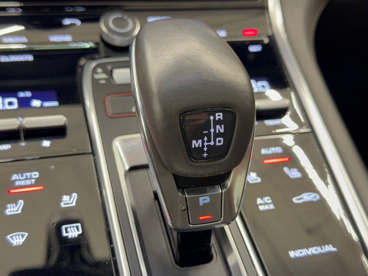 Used 2020 Porsche Panamera 4S AWD/4WD image 21