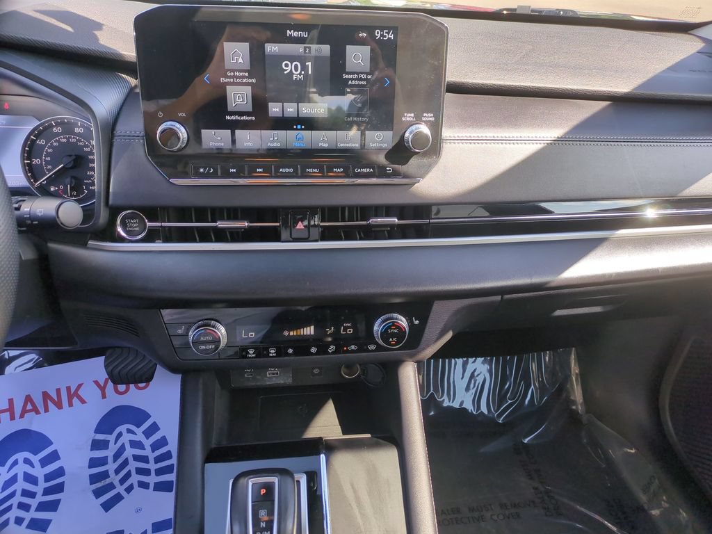 Used 2024 Mitsubishi Outlander AWD image 16