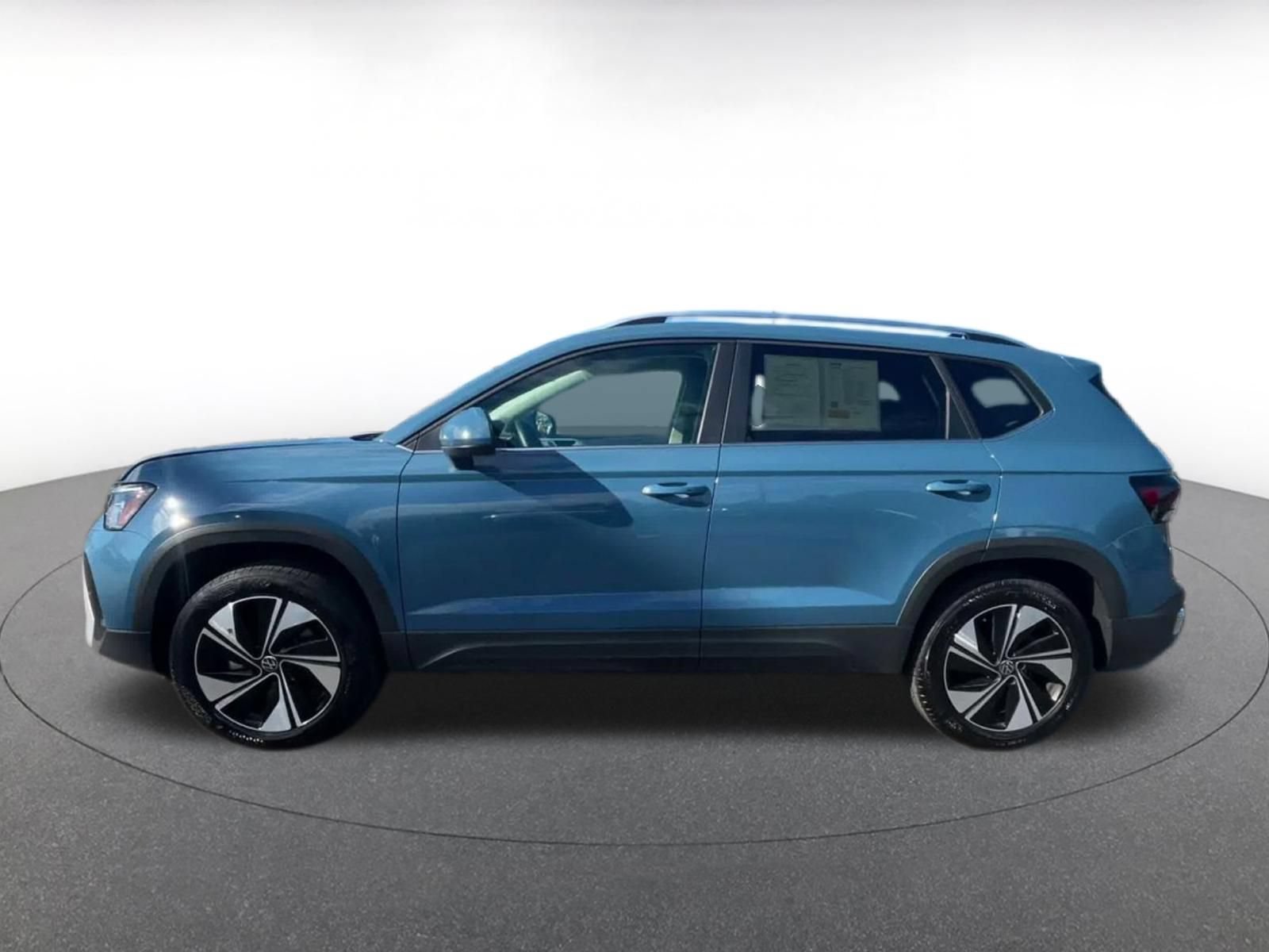 Used 2026 Volkswagen Taos SE AWD/4WD image 7