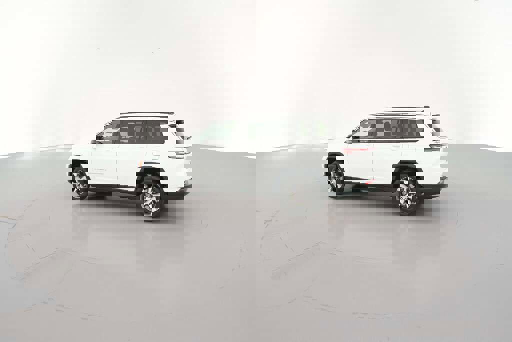 New 2025 Jeep Grand Cherokee L Limited image 7