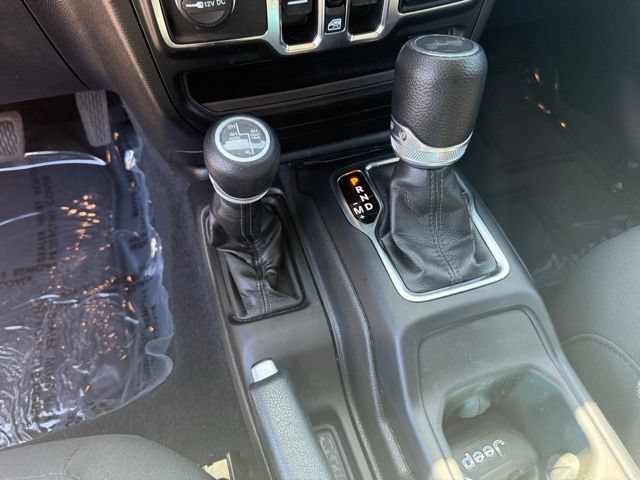 Used 2023 Jeep Wrangler Unlimited w/ Cold Weather Group AWD/4WD image 28