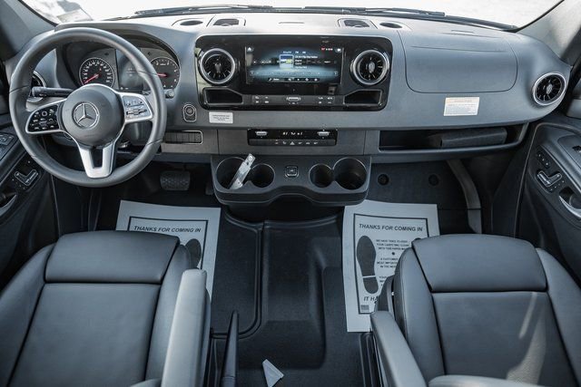 Used 2024 Mercedes-Benz Sprinter 3500 image 21