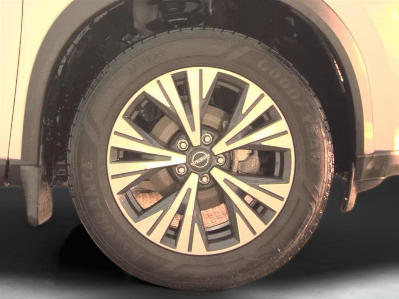 Used 2023 Nissan Rogue SV w/ SV Premium Package image 13