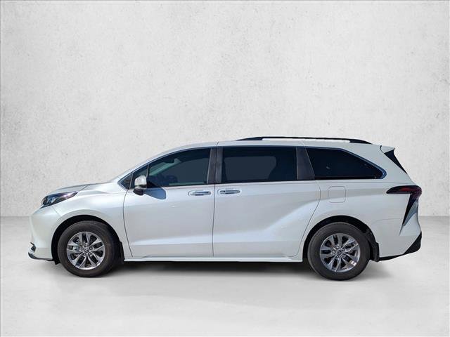 Used 2024 Toyota Sienna XLE FWD image 8