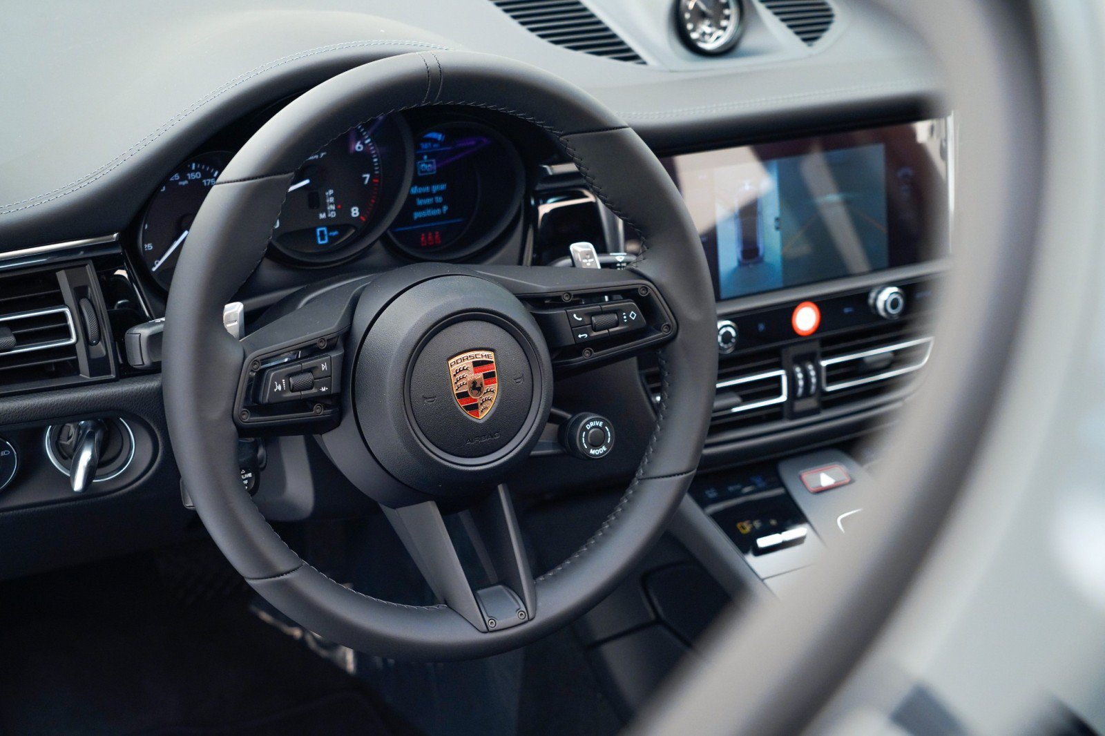 Certified 2026 Porsche Macan Turbo AWD/4WD image 20