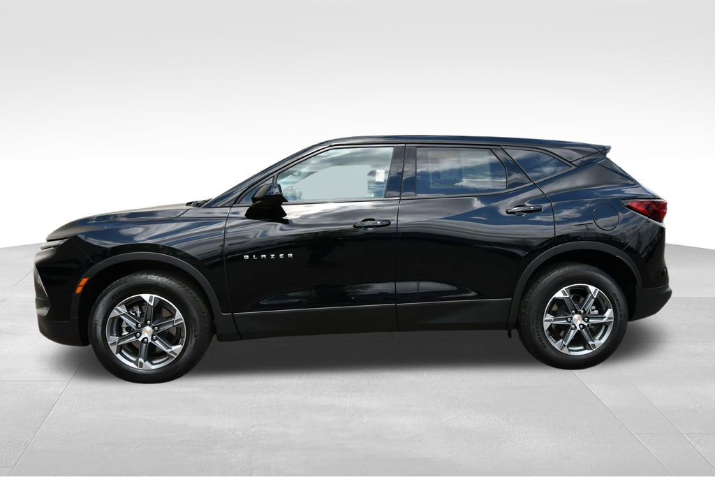 Used 2025 Chevrolet Blazer LT AWD/4WD image 4