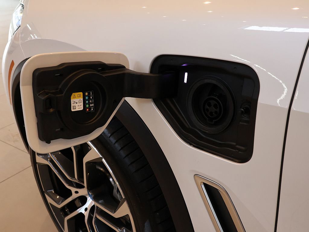 Used 2023 BMW X5 xDrive45e w/ Executive Package image 8