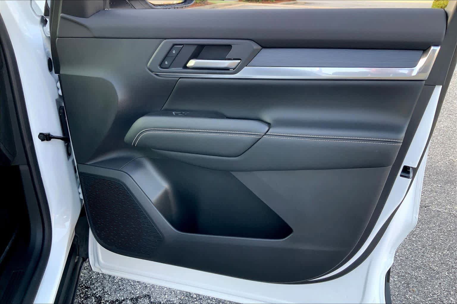 Used 2025 GMC Terrain Elevation image 21
